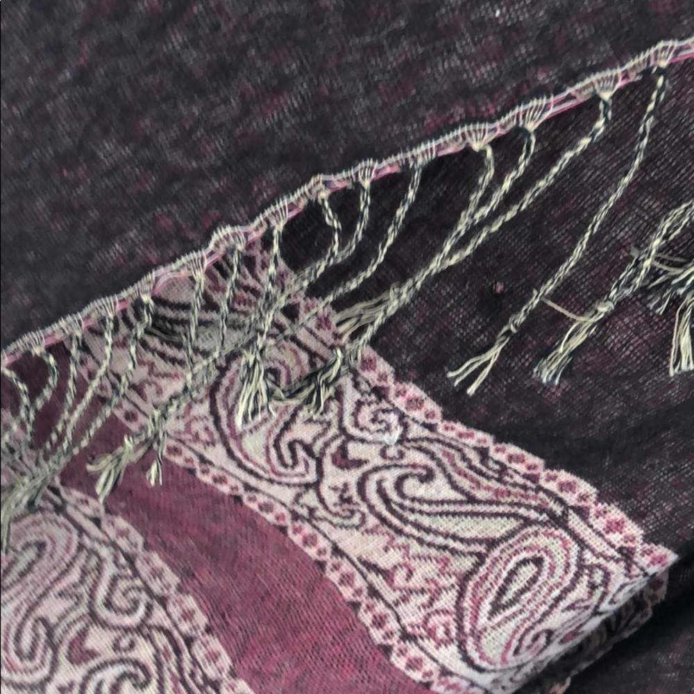 Beautiful Scarf - Picture 7 of 8